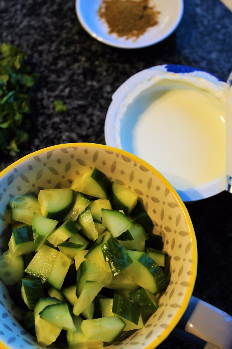 Cucumber Raita i Banana Sambal