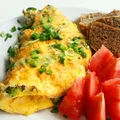 Omlet z brokułami i fetą