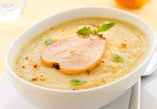 Zupa z pasternaku z pieczoną gruszką – Aromatyczny przepis na każdą porę roku