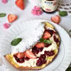 Omlet z serem i truskawkami