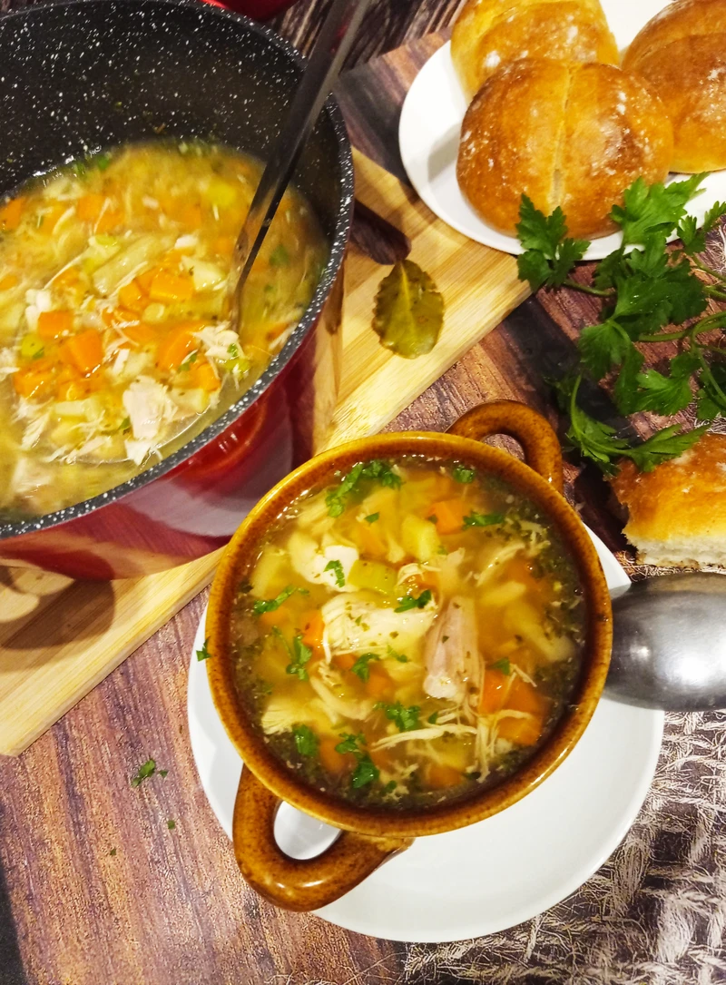 Zupa z warzyw i mięsa rosołowego a 'la flaki
