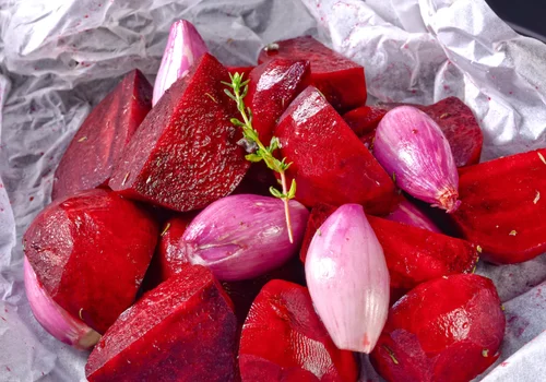 Nie gotuj buraków! Zrób je w piekarniku, a będą miały głęboki, naturalny smak