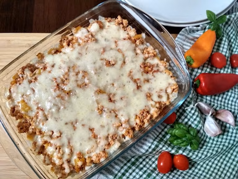 Zapiekanka makaronowa z mielonym kurczakiem