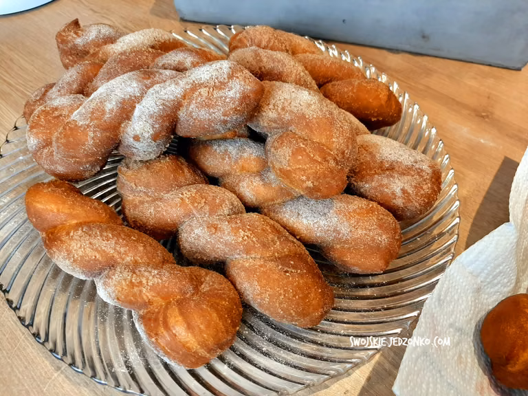 Pączki kręcone - koreańskie z cynamonem