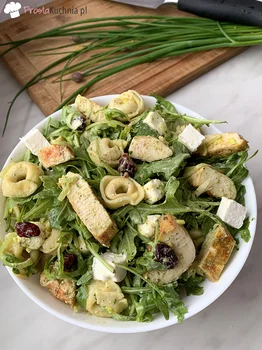 Sałatka z tortellini i rukolą
