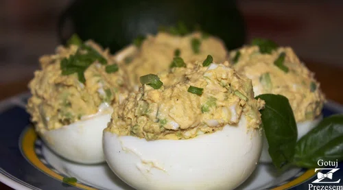 Jajka faszerowane z pastą z awokado!