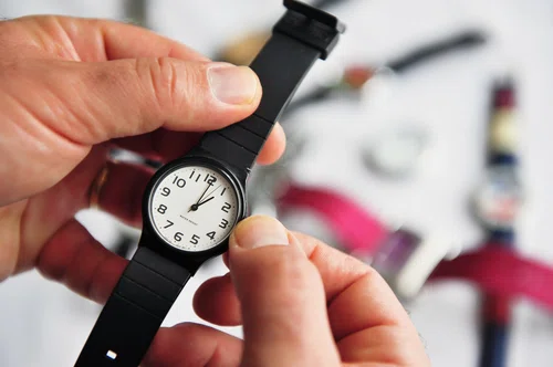 Sprawdź, kiedy w tym roku należy przestawić zegarki! Kiedy pośpimy dłużej?