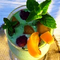 Koktajl Matcha z chia, morelami i maliną (vege & white sugar free)