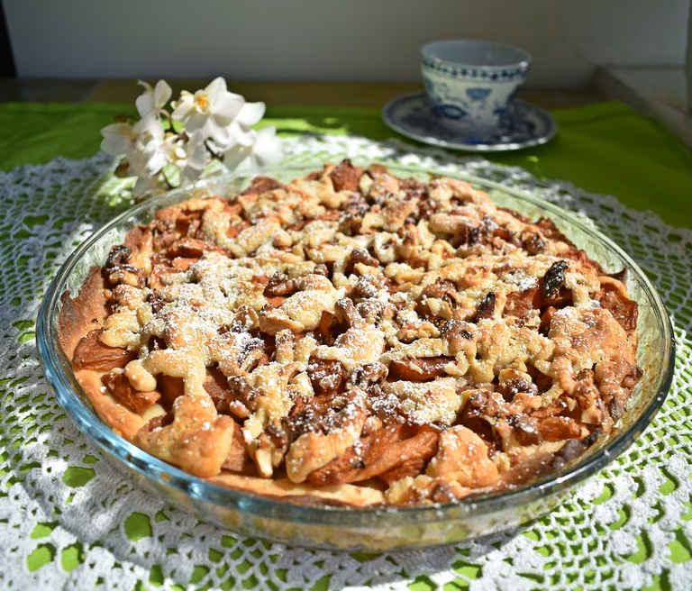 Tarta jabłkowa z orzechami