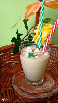 Kremowe owocowo migdałowe smoothie