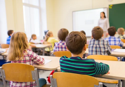 To koniec telefonów w szkołach. Ministerstwo przyspiesza zmiany!