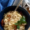 Makaron orzo z mascarpone, kurczakiem i suszonymi pomidorami