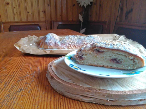 strucel sezamowo-powidłowy