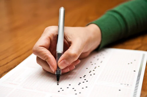 Ile trzeba mieć punktów, aby zdać maturę w 2025 roku? Co się dzieje, jeśli nie zda się matury?