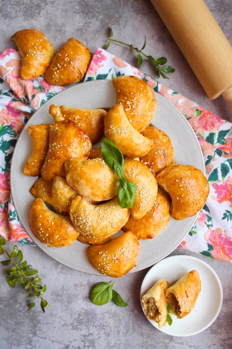 Pieczone pierogi z drobiowym farszem
