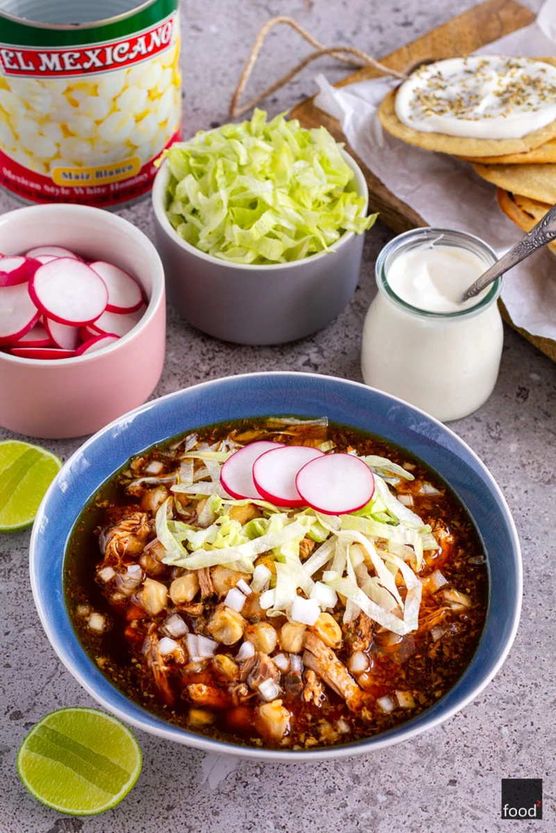 Pozole rojo - meksykańska zupa z kukurydzą i wieprzowiną