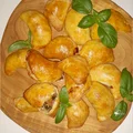 Drożdżowe pierożki (pieczone). Idealne na obiad lub przyjęcie.