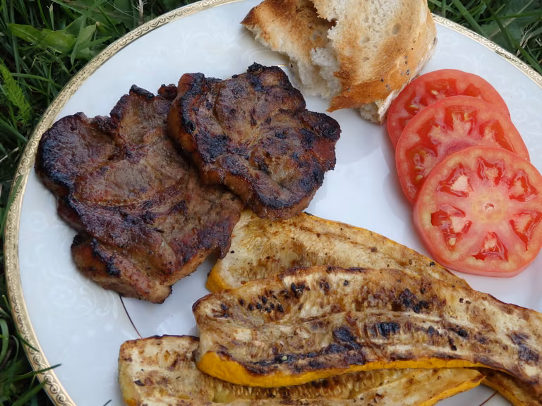 Grillowana karkówka w marynacie piwnej