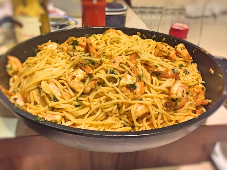 Spaghetti z krewetkami w maślanym sosie