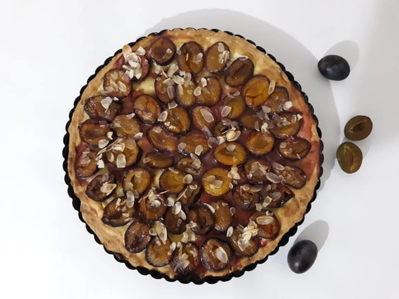 Tarta owsiana ze śliwkami