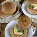 Żurek tradycyjny w chlebku (na zakwasie, z jajkiem, białą kiełbasą, boczkiem i majerankiem)