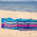 Dlaczego polskie plaże są pełne parawanów? Nasza historia wyjaśnia ten fenomen!