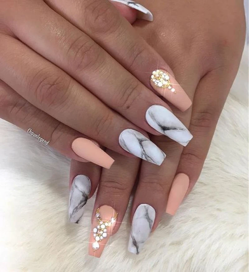 Manicure z marmurkiem