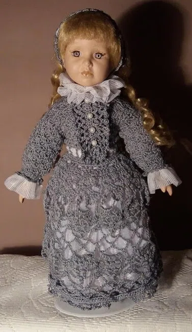 Szydełkowa suknia dla lalki