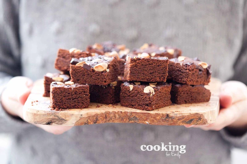 Brownie z masłem migdałowym na bazie mąki z ciecierzycy