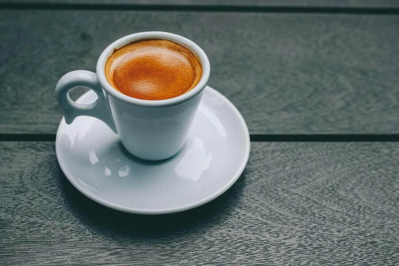 Dodatki i porcelana w różnych stylach
