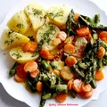 Filet z kurczaka ze szparagami i marchewką w sosie śmietanowym