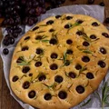 Foccacia z winogronami i rozmarynem