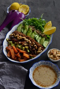 JESIENNA SAŁATKA Z SOCZEWICĄ I KOMOSĄ RYŻOWĄ