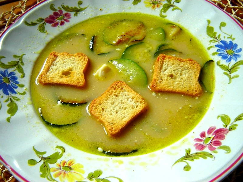 Zupa z cukinii z serkiem topionym