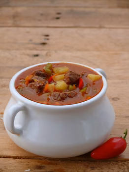 Zupa gulaszowa, która rozpali w tobie ogień!
