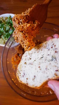 Pasta z suszonych pomidorów i kaparów