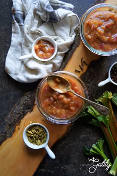 Rabarbarowy chutney z jabłkami