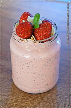 Truskawkowy jogurt z chia
