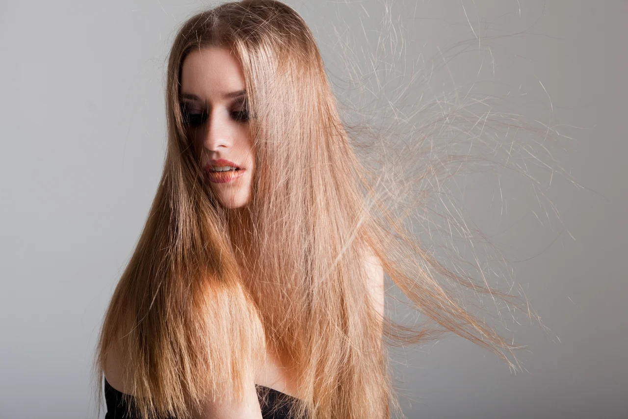 Jak sprawić, aby włosy przestały się puszyć?
