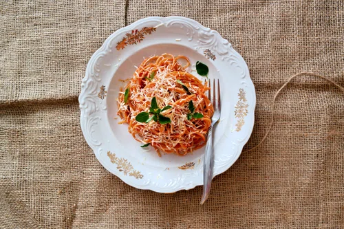 Najprostsze spaghetti w sosie pomidorowym