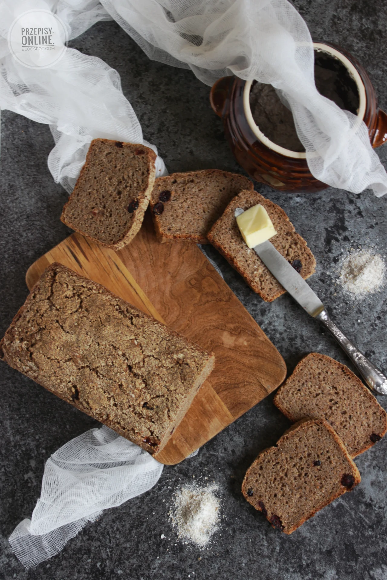 Zdrowy chleb na zakwasie - żytni razowy z żurawiną
