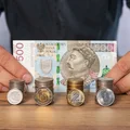 Nawet 4200 złotych odsetek za spóźnioną pensję? Nowy projekt ustawy ucieszy pracowników!