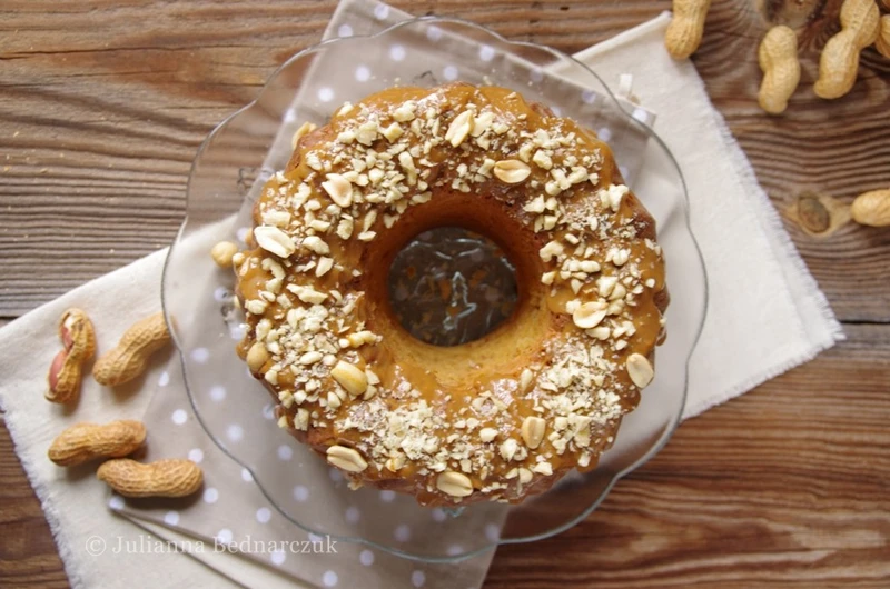 Babka karmelowo-fistaszkowa