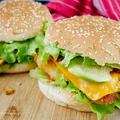 Polish Burger - buła, schabowy i wypasione dodatki