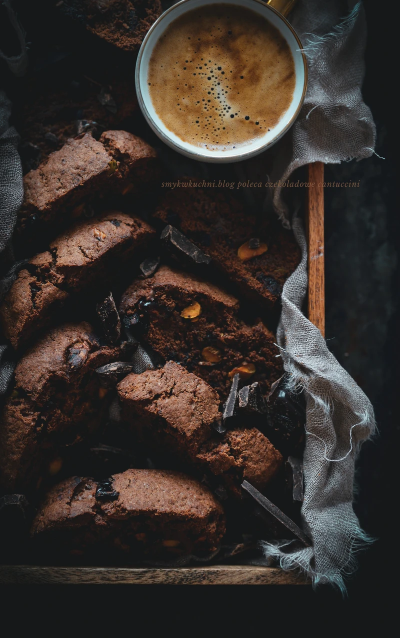 CANTUCCINI CZEKOLADOWE Z PISTACJAMI.