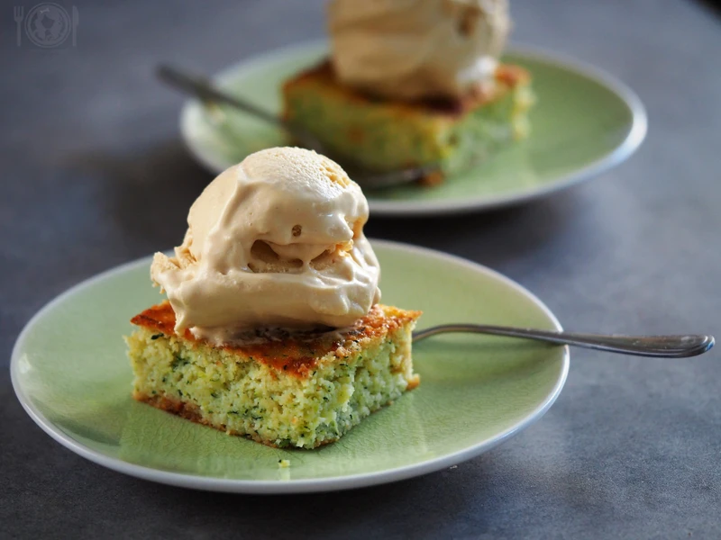 Keto blondie z cukinii (Paleo, LowCarb, bez nabiału) - moderncavegirl.pl
