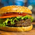 Światowy Dzień Hamburgera: Historia, Popularność i Współczesne Trendy