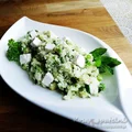 Sałatka z kalafiora i awokado z serem feta