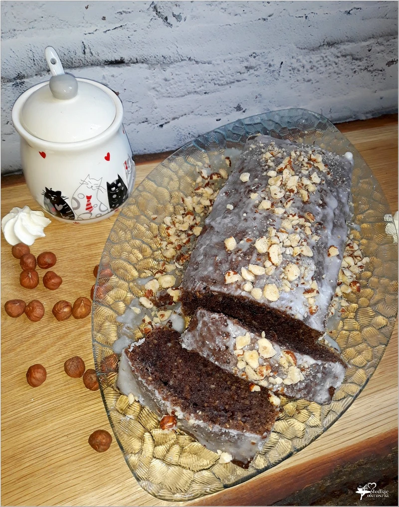 Orzechowo-czekoladowa babka (na orzechach laskowych)