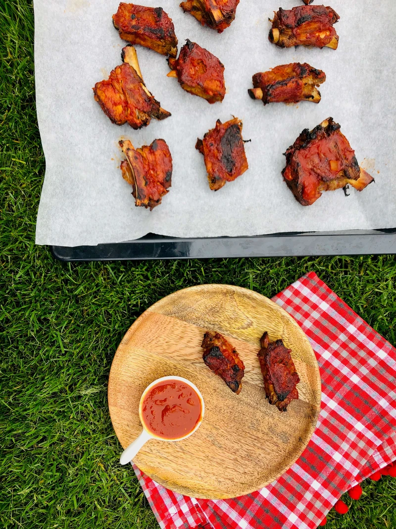 PIECZONE ŻEBERKA Z SOSEM BBQ